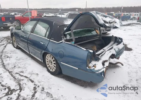 2003 Lincoln Town Car Signature z USA, uszkodzony, nr VIN 1LNHM82W83Y635511